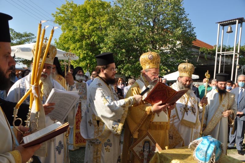 Ἐγκαίνια τοῦ Ἱεροῦ Ναοῦ τῆς Παναγίας Πετρούσης καί χειροτονία Πρεσβυτέρου